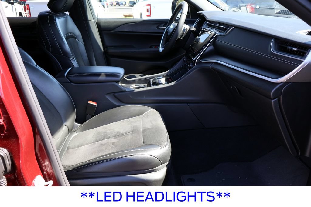 Used 2024 Jeep Grand Cherokee Altitude RWD image 23