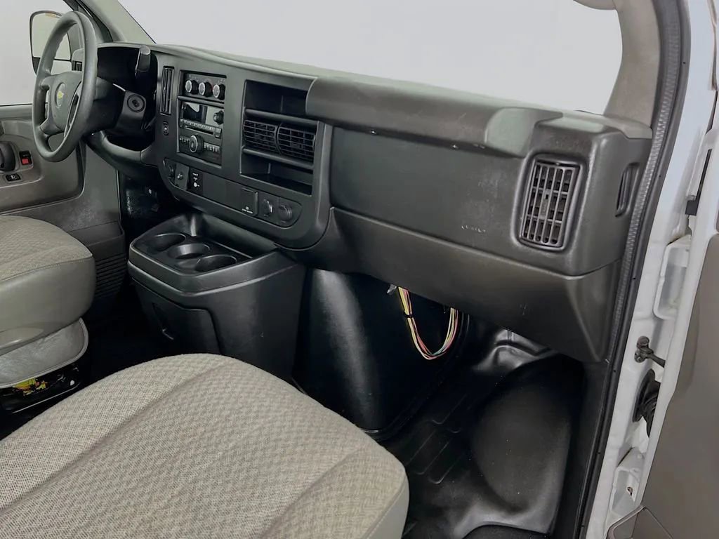 Used 2015 Chevrolet Express 2500 image 24
