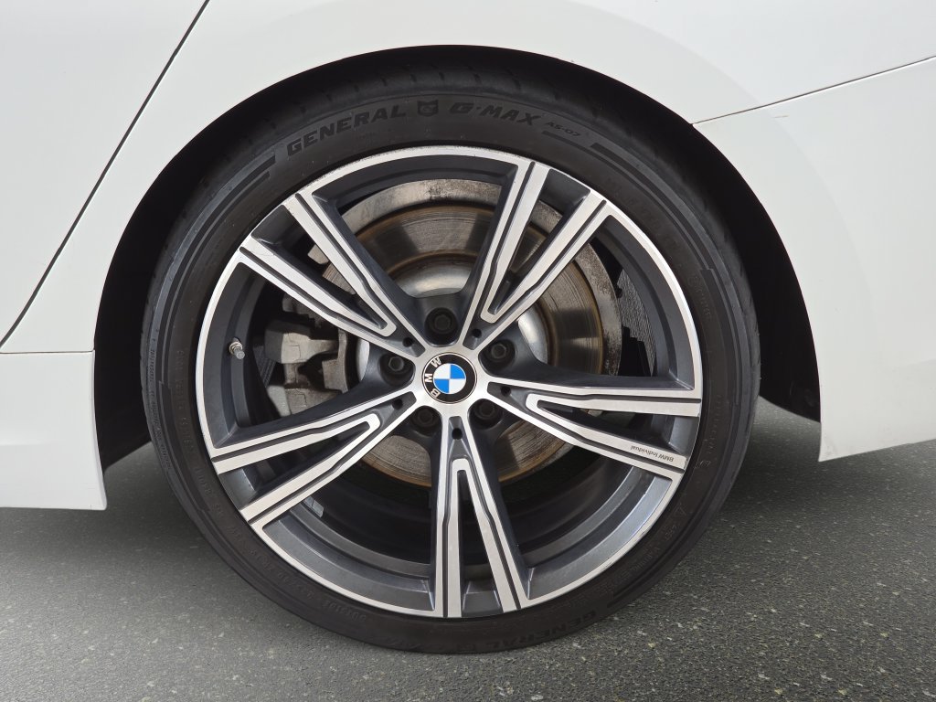 Certified 2020 BMW 330i Sedan w/ M Sport Package RWD image 32