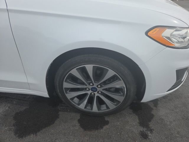 Used 2019 Ford Fusion SE image 2