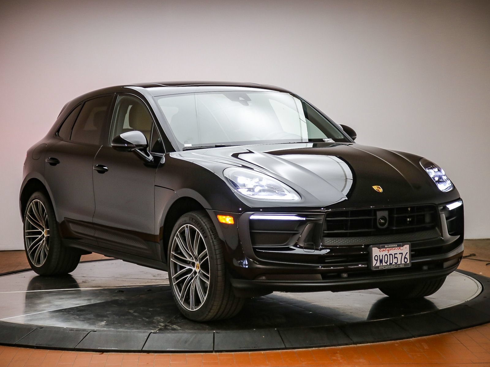 Certified 2026 Porsche Macan AWD/4WD image 9