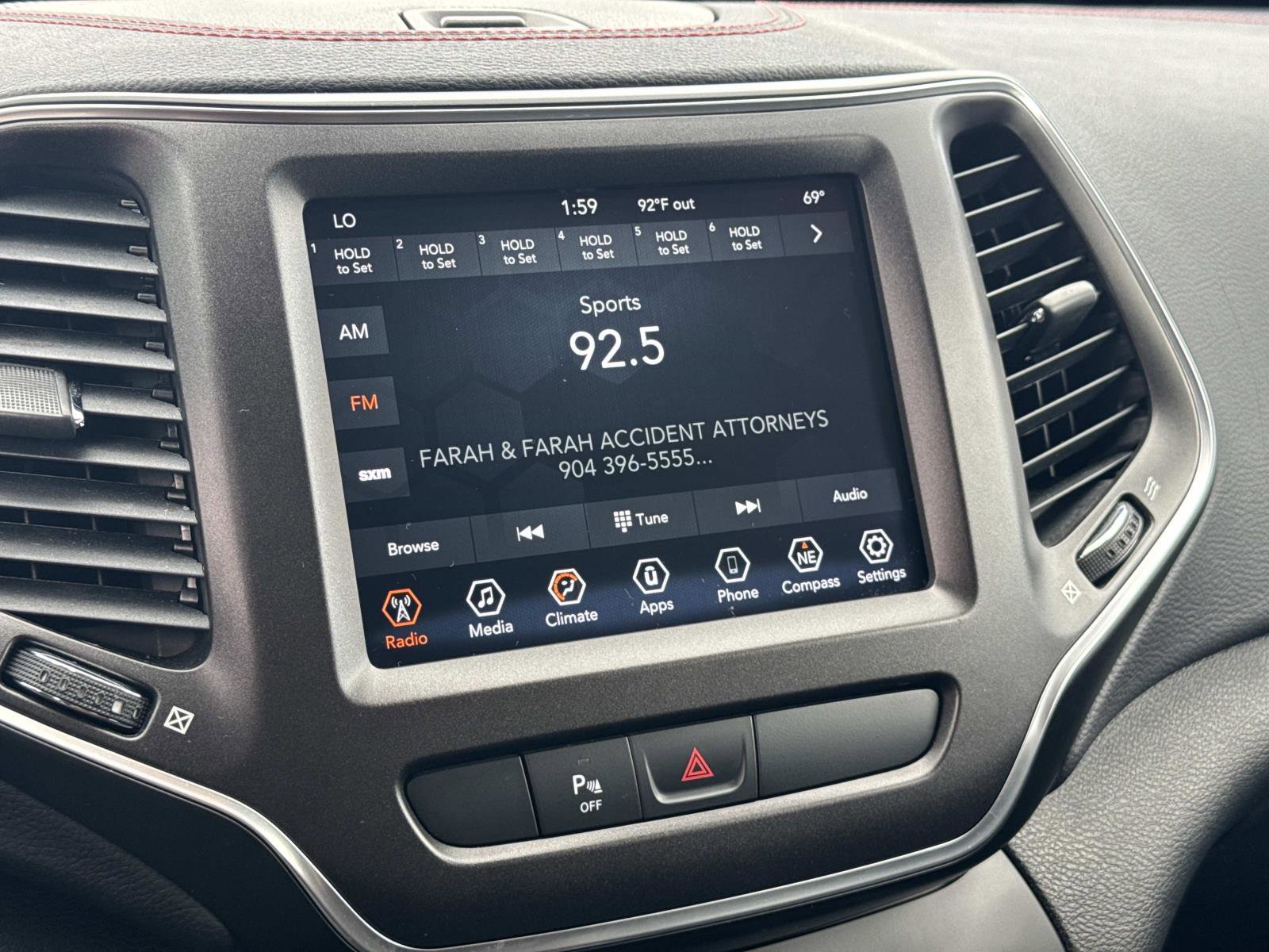 Used 2020 Jeep Cherokee Trailhawk AWD/4WD image 26