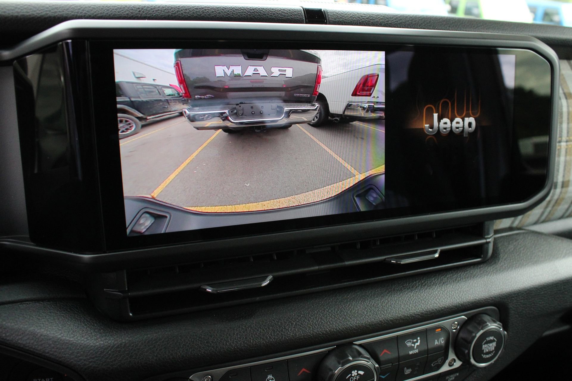 New 2026 Jeep Gladiator Sport AWD/4WD image 36