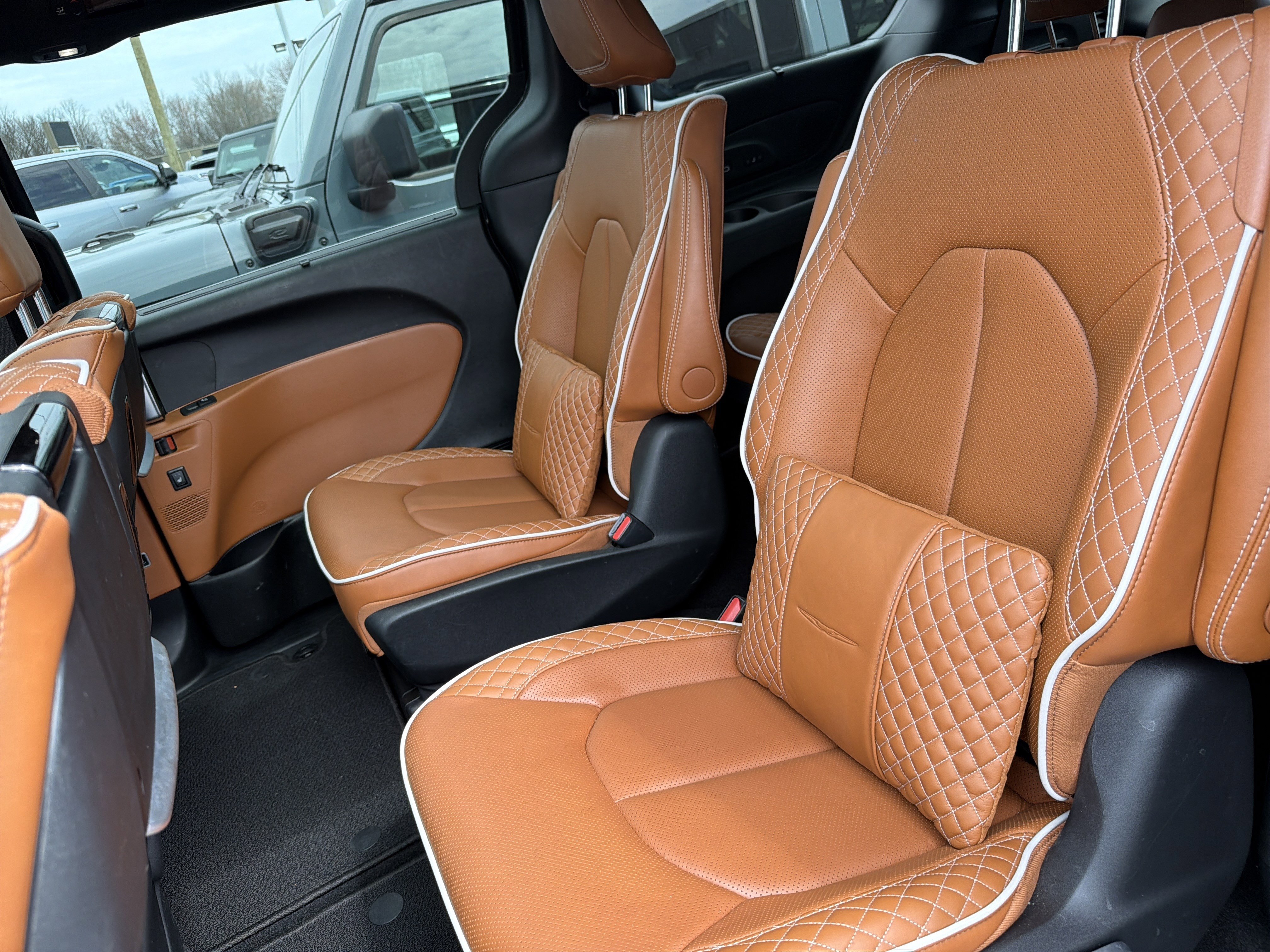 Used 2024 Chrysler Pacifica Pinnacle w/ Trailer Tow Group image 11