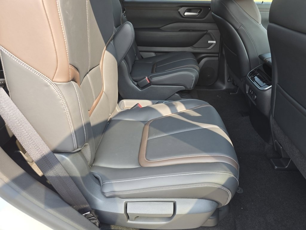 New 2025 Nissan Armada SL w/ Captain's Chari Seat Package image 12