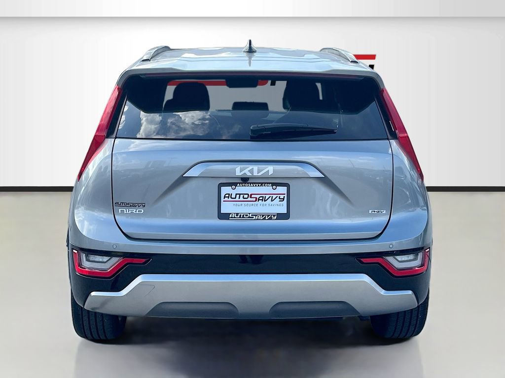 Used 2024 Kia Niro SX Touring image 6