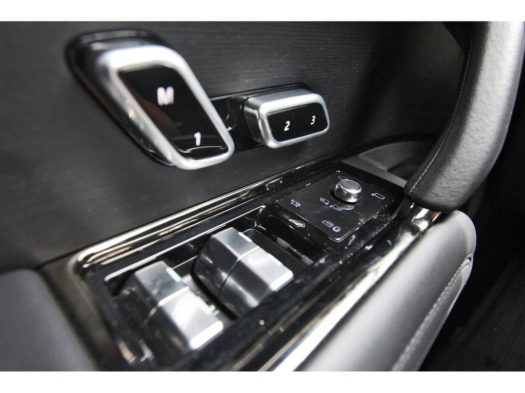 Used 2024 Land Rover Range Rover Sport SE AWD/4WD image 19