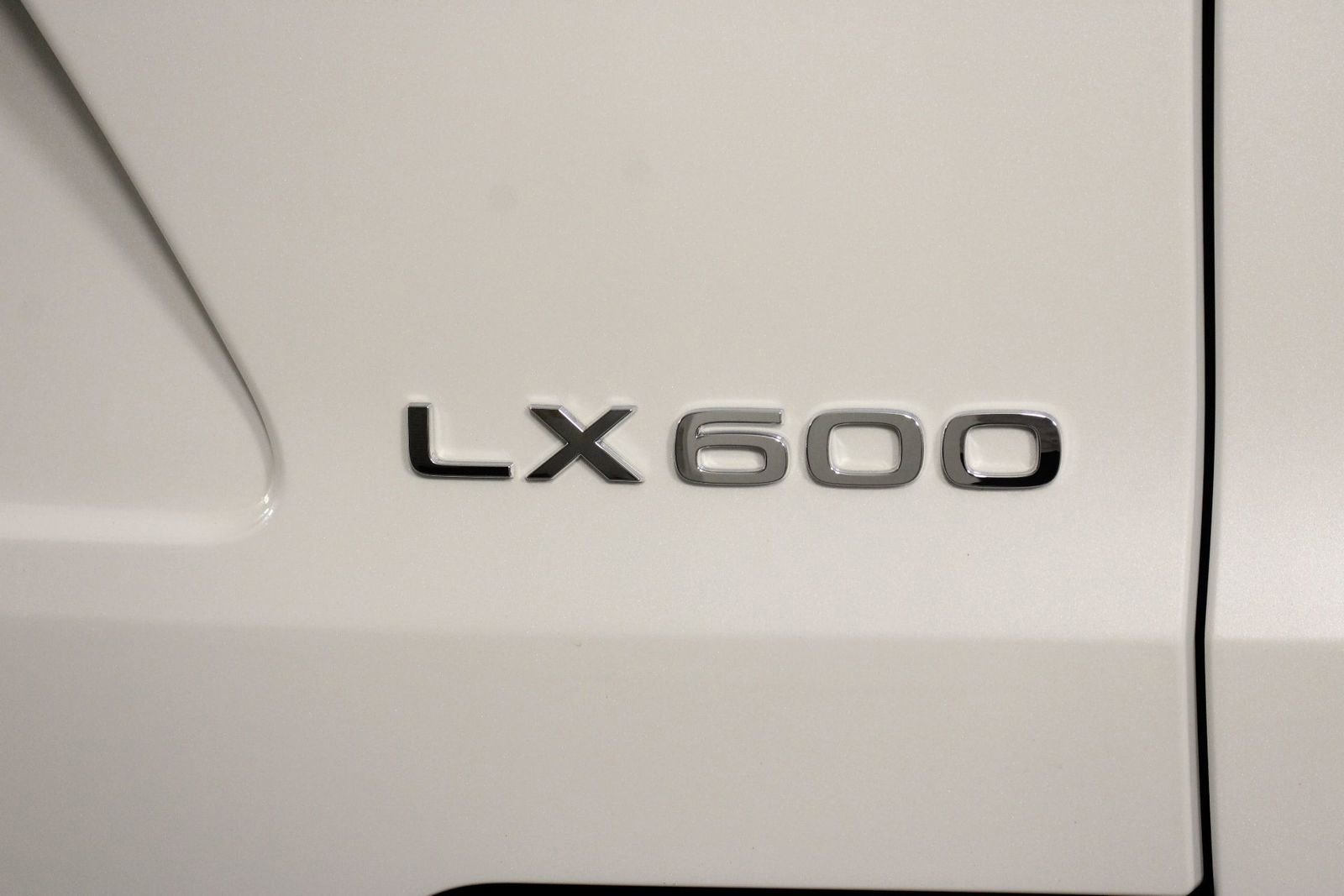 Used 2024 Lexus LX 600 4WD w/ Luxury Package image 19