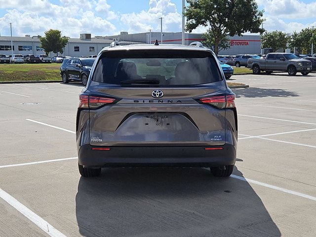 Used 2021 Toyota Sienna XLE FWD image 6