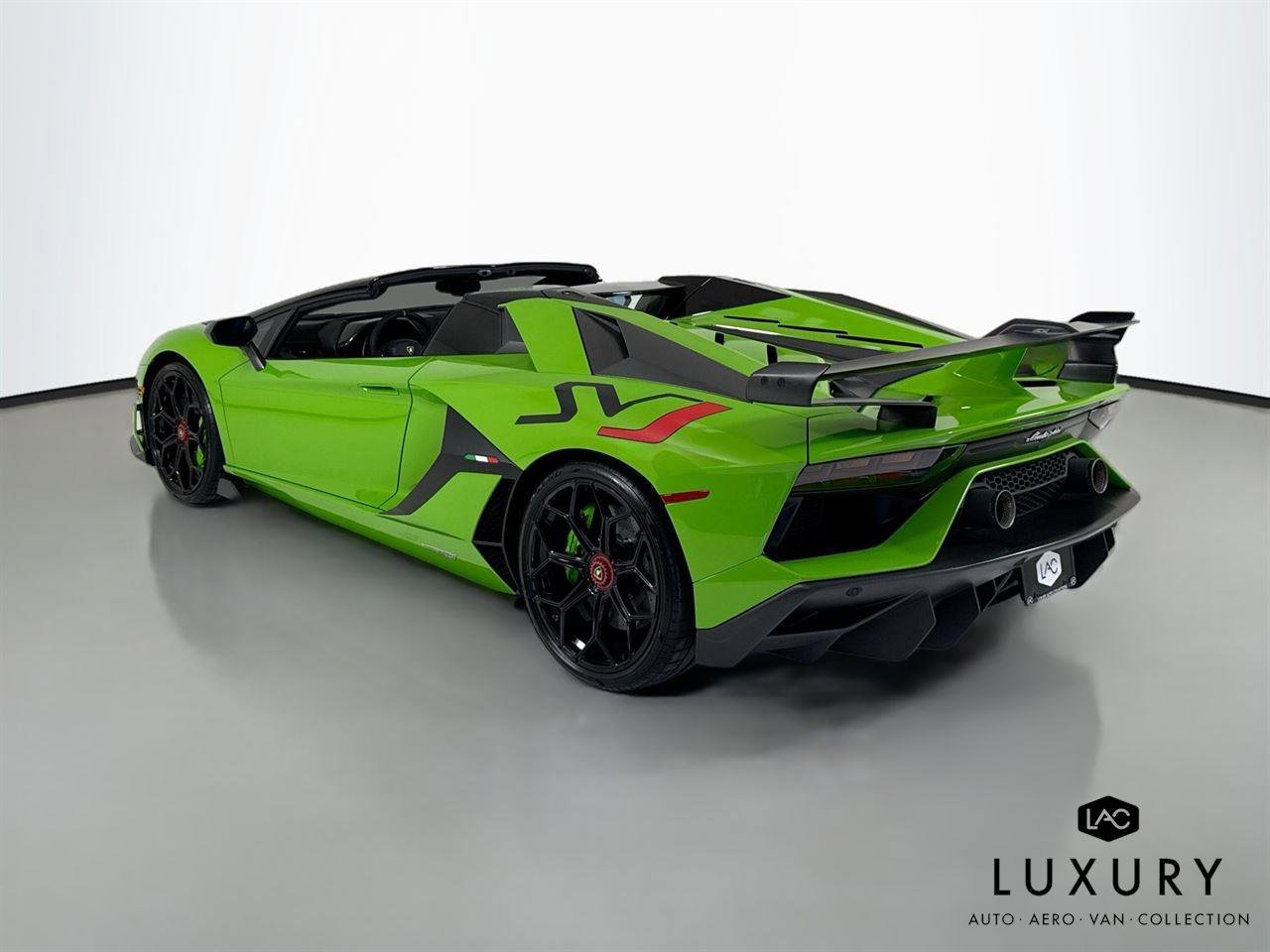 Used 2021 Lamborghini Aventador SVJ AWD/4WD image 8