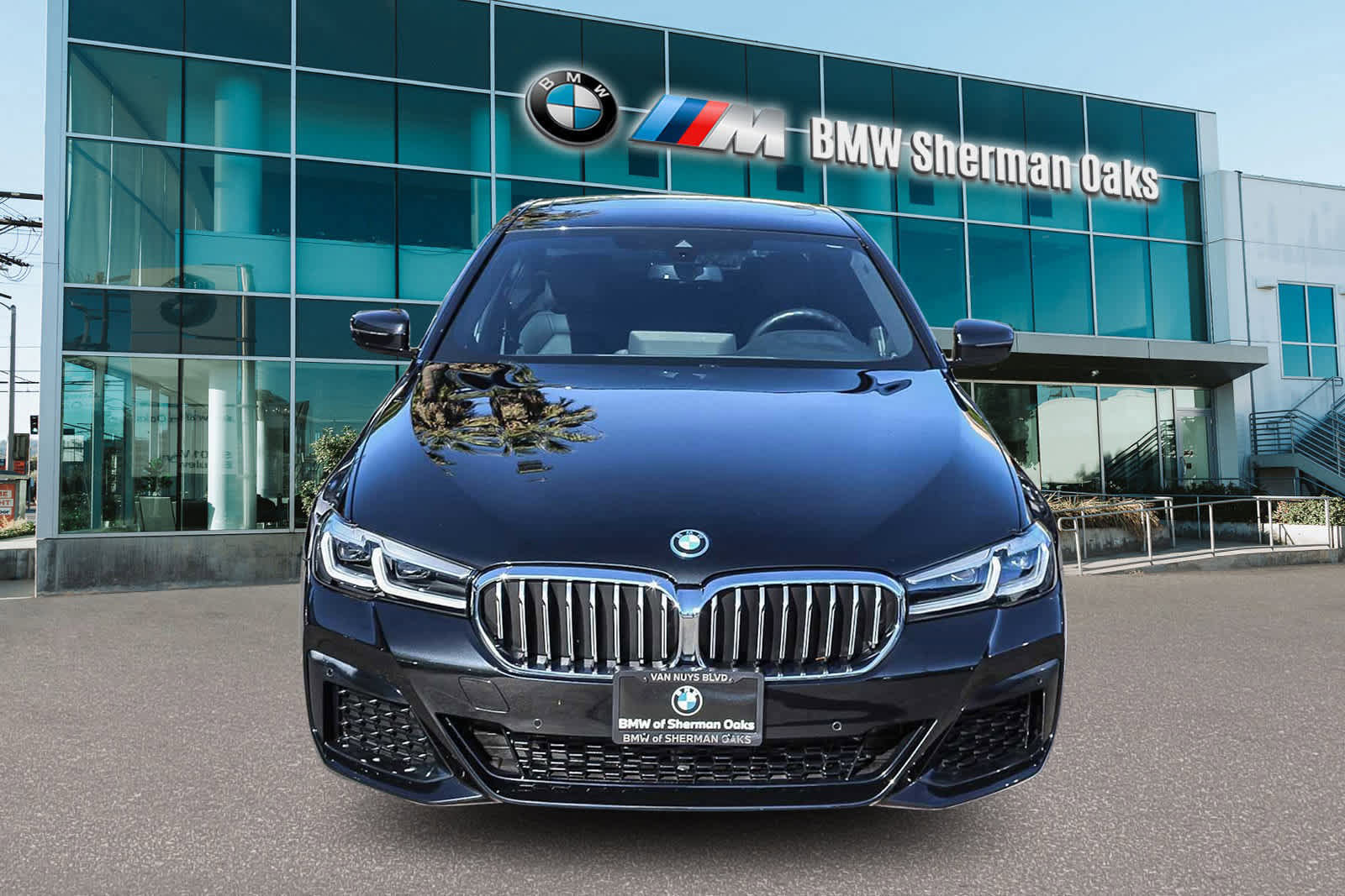 Used 2023 BMW 530e 530e w/ M Sport Package image 2