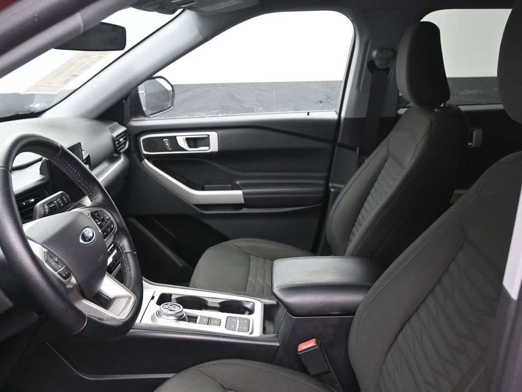 Used 2021 Ford Explorer XLT image 13
