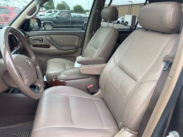 Used 2004 Toyota Sequoia Limited RWD image 10