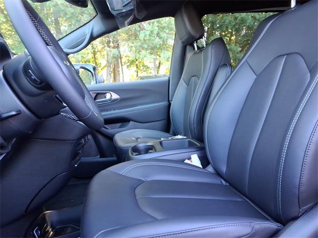 New 2026 Chrysler Pacifica Select image 15