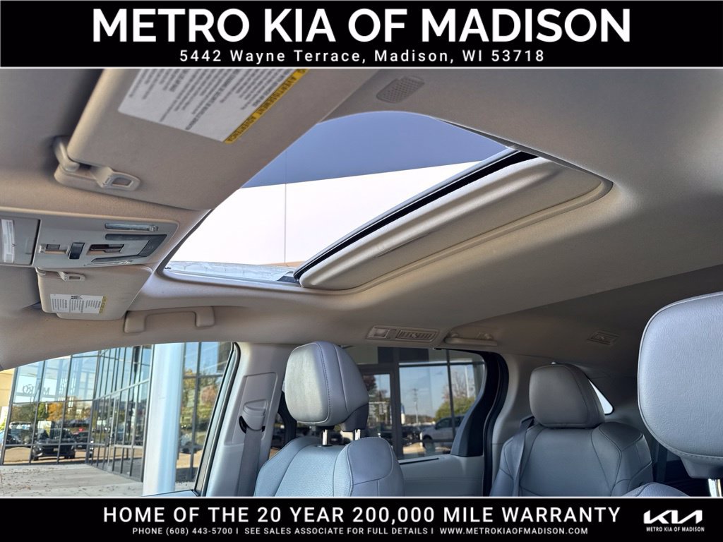 Used 2021 Toyota Sienna XLE AWD/4WD image 17