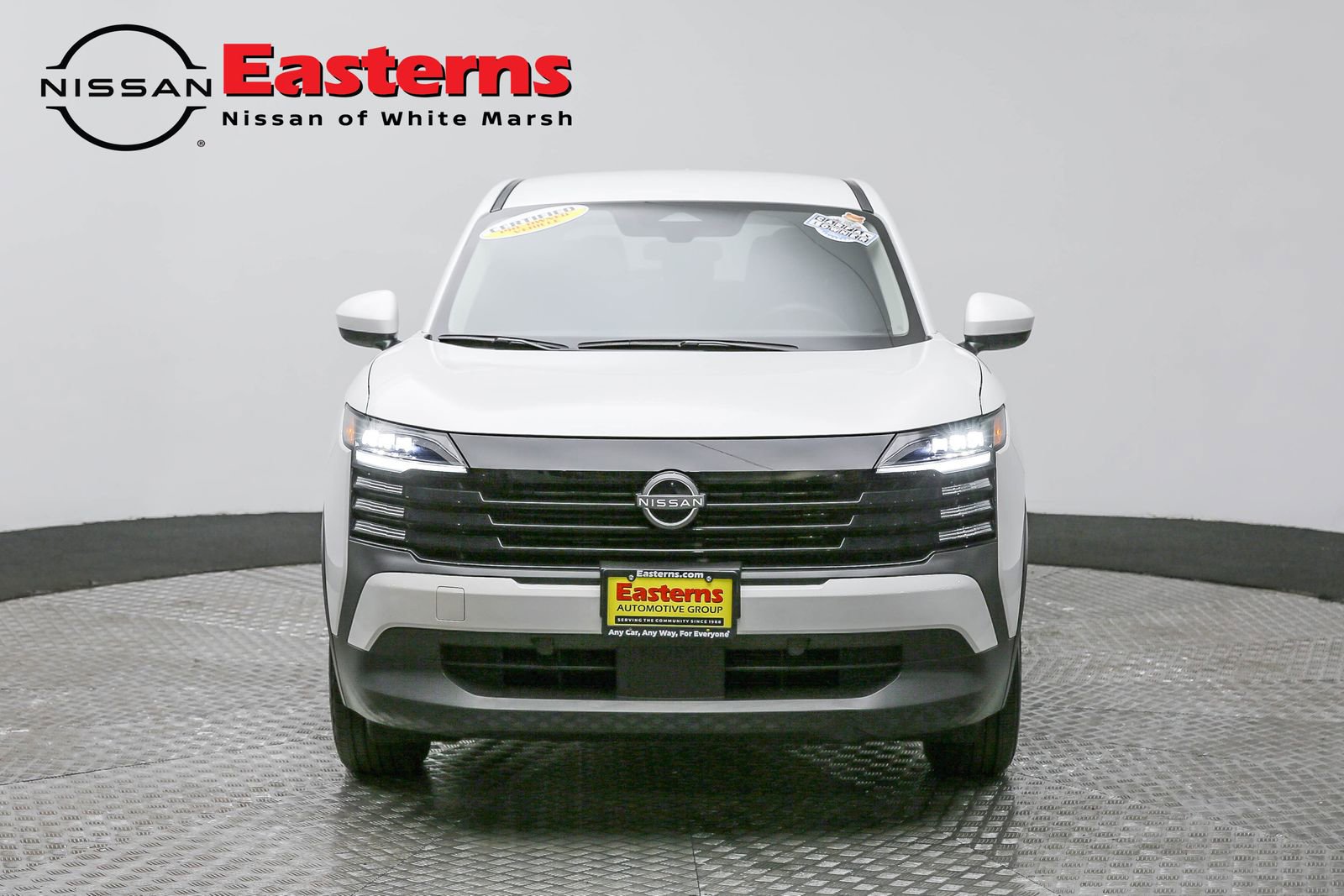 Used 2025 Nissan Kicks SV image 2