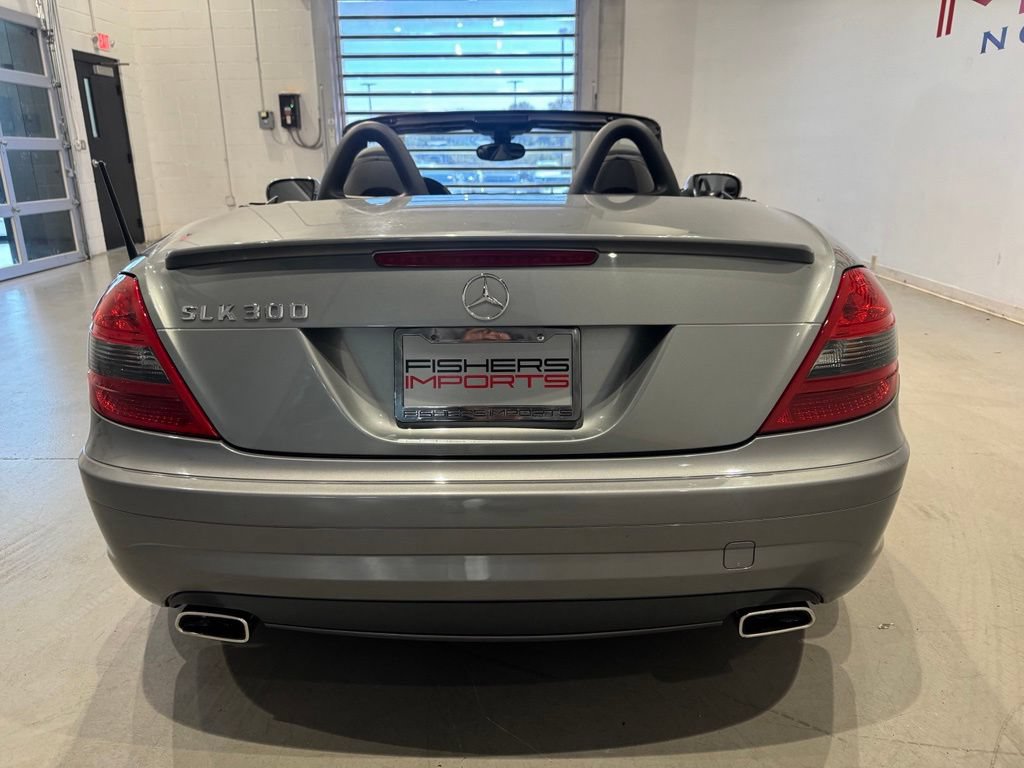 Used 2010 Mercedes-Benz SLK 300 image 6
