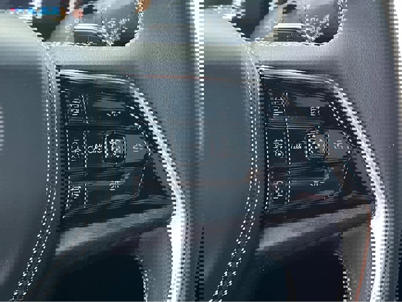 Used 2024 Jeep Grand Cherokee Overland w/ Trailer Tow Package image 32