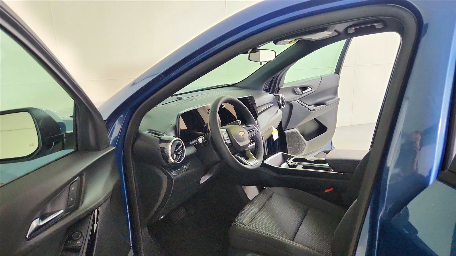 Used 2026 Chevrolet Equinox LT image 28