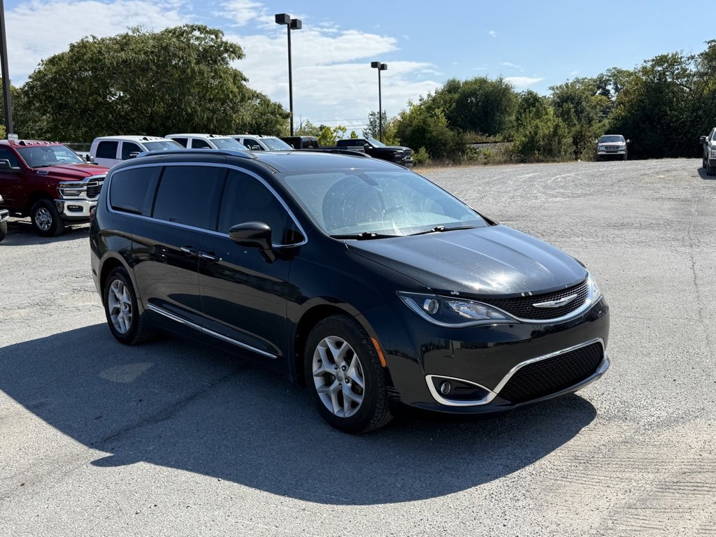 Used 2017 Chrysler Pacifica Touring-L Plus w/ Tire & Wheel Group image 4