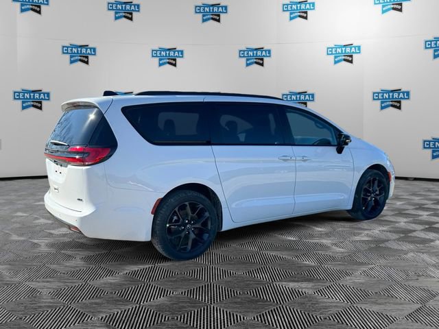 New 2026 Chrysler Pacifica Select w/ S Appearance Package image 5