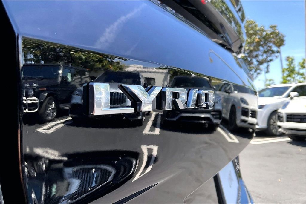 New 2026 Cadillac Lyriq Sport w/ LPO, Floor Liner Package AWD/4WD image 28