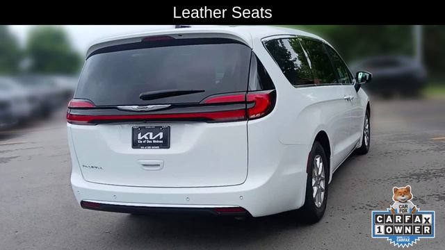 Used 2023 Chrysler Pacifica Touring-L FWD image 2