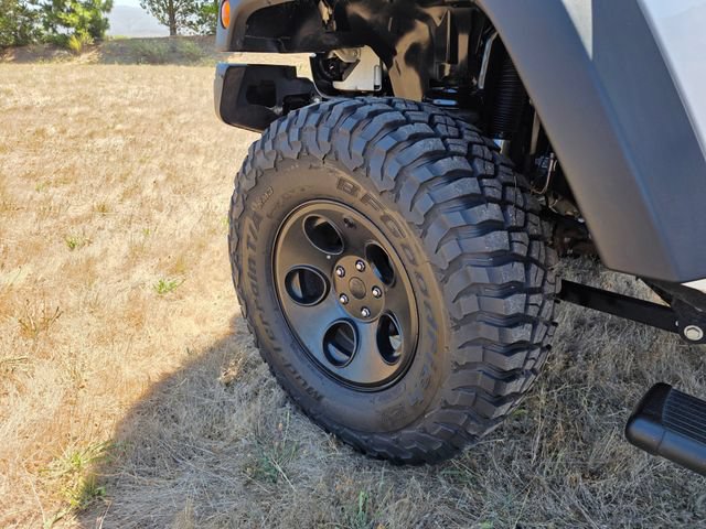 Used 2017 Jeep Wrangler Unlimited Rubicon w/ Connectivity Group AWD/4WD image 15