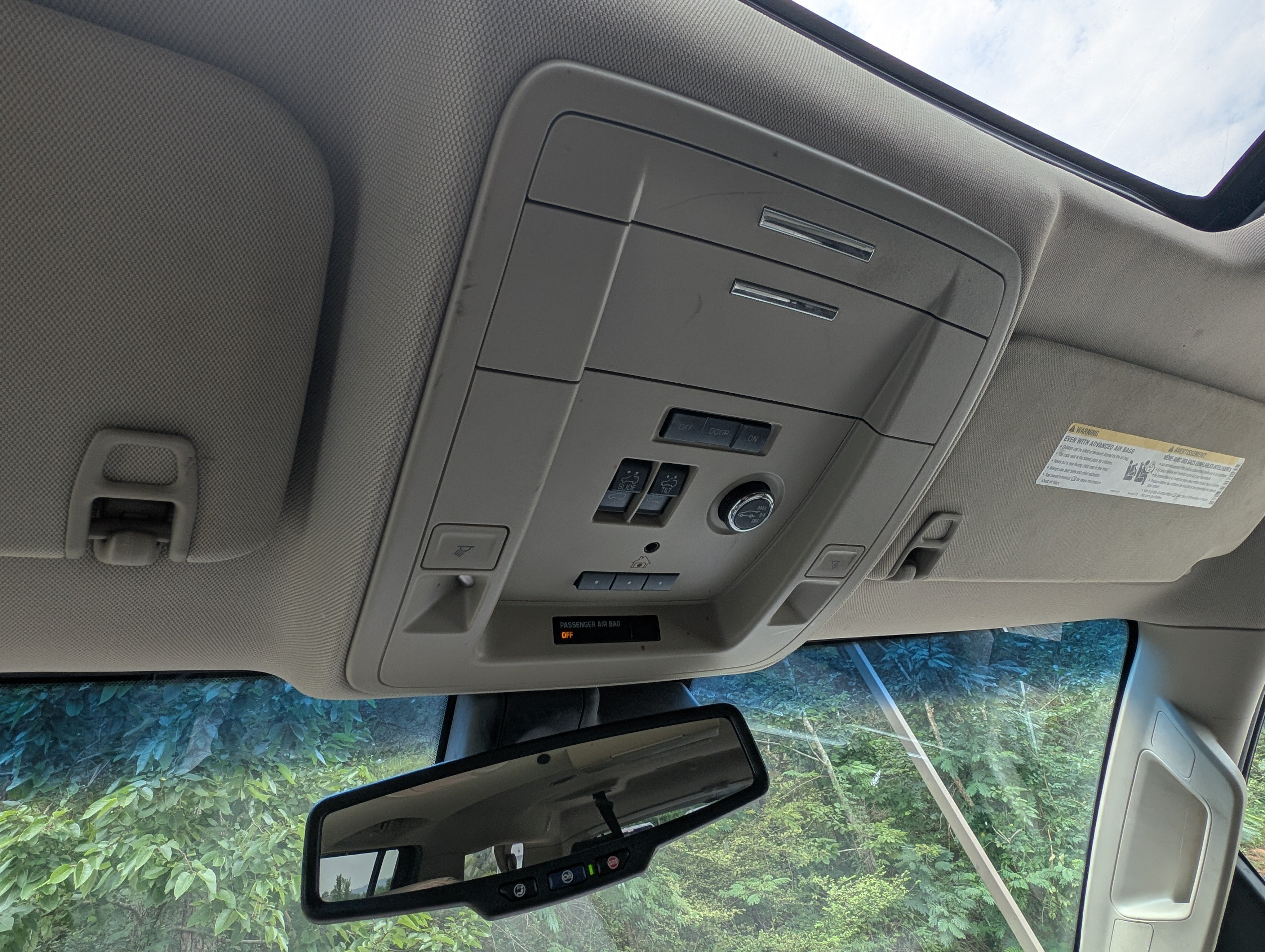 Used 2018 Chevrolet Suburban LT w/ LT Signature Package RWD image 32