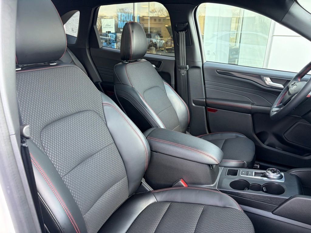 Used 2024 Ford Escape ST-Line w/ Tech Pack #1 AWD/4WD image 27