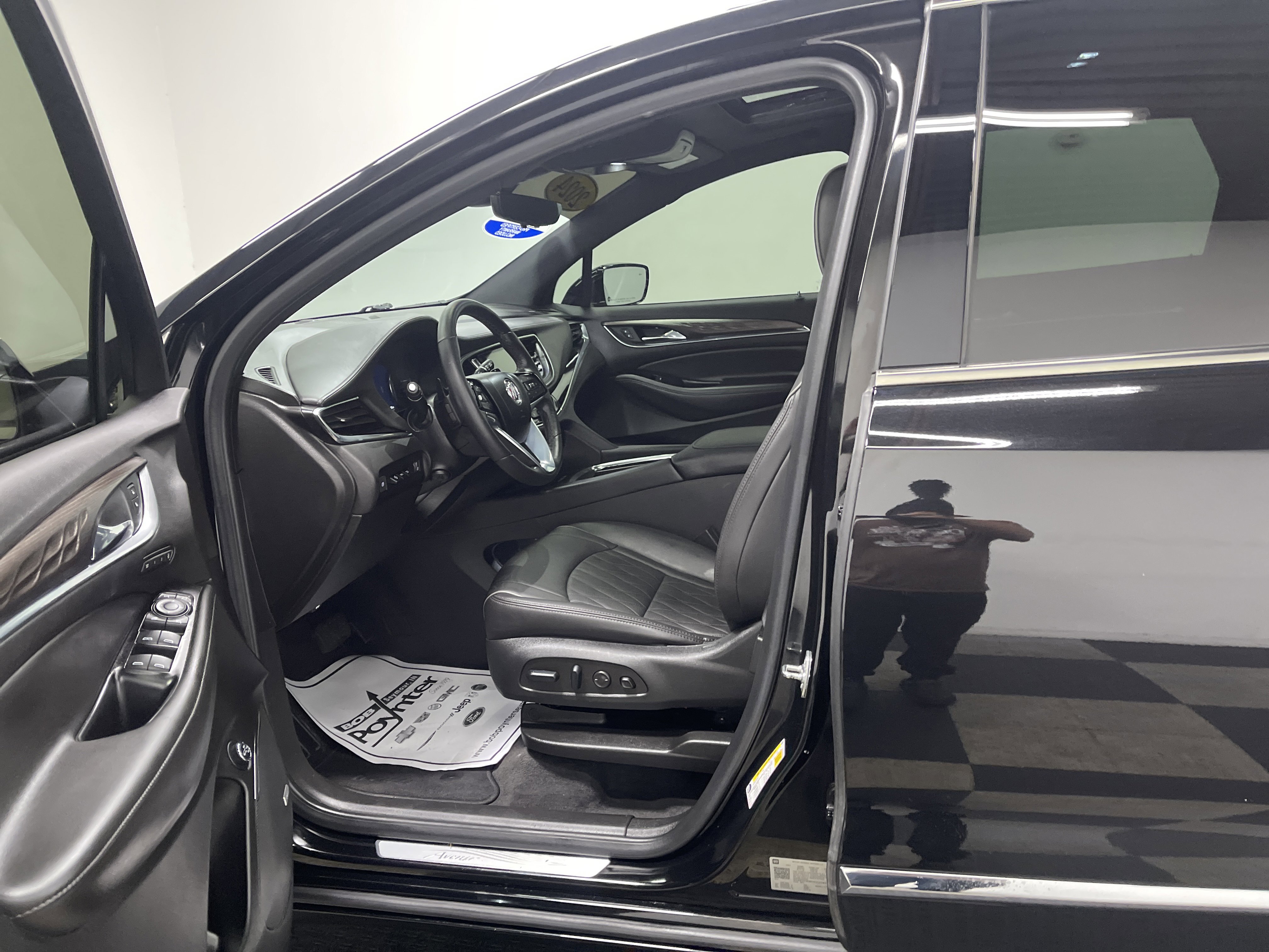 Used 2024 Buick Enclave Avenir image 9