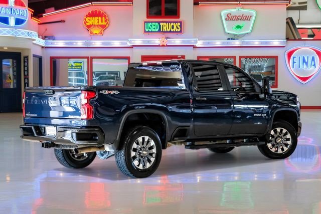 Used 2023 Chevrolet Silverado 2500 Custom w/ Custom Convenience Package image 3