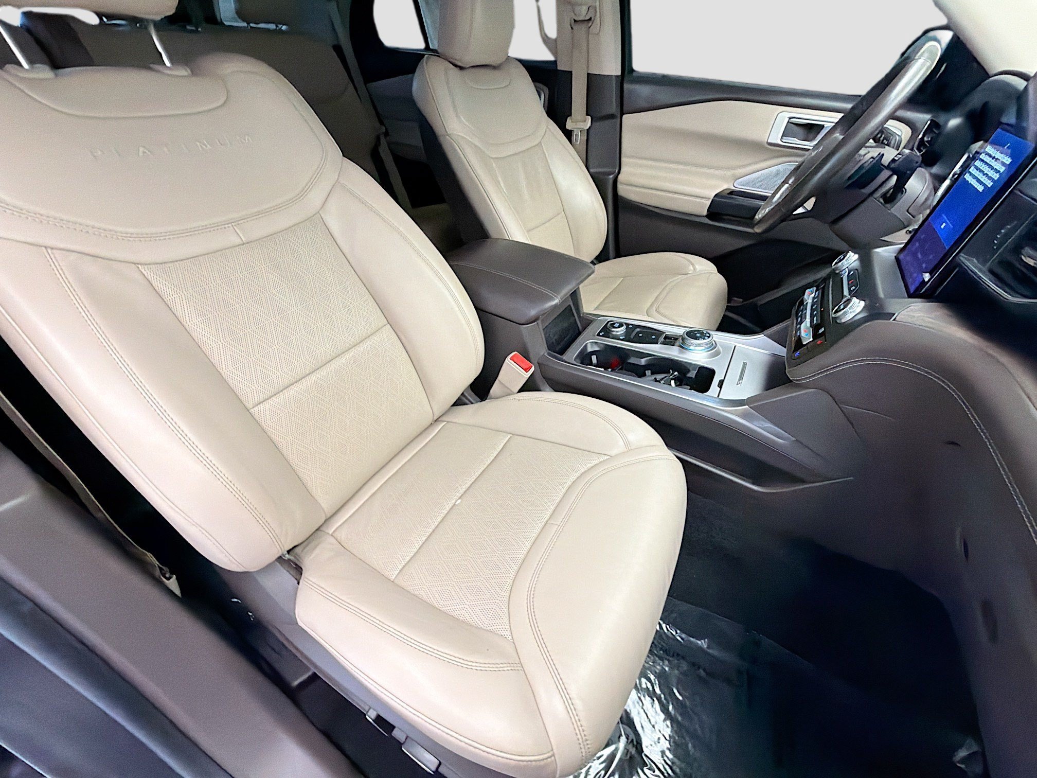 Used 2020 Ford Explorer Platinum w/ Premium Technology Package AWD/4WD image 15