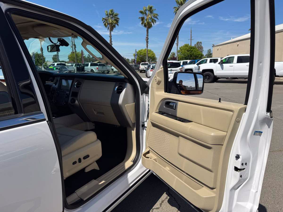 Used 2016 Ford Expedition Limited w/ Equipment Group 301A AWD/4WD image 16