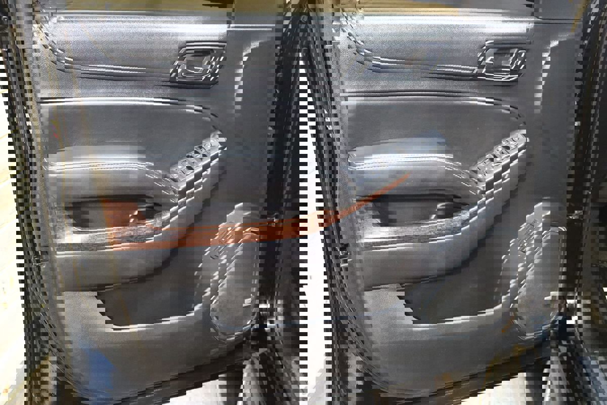 Used 2015 GMC Yukon SLT w/ HD Trailering Package image 33