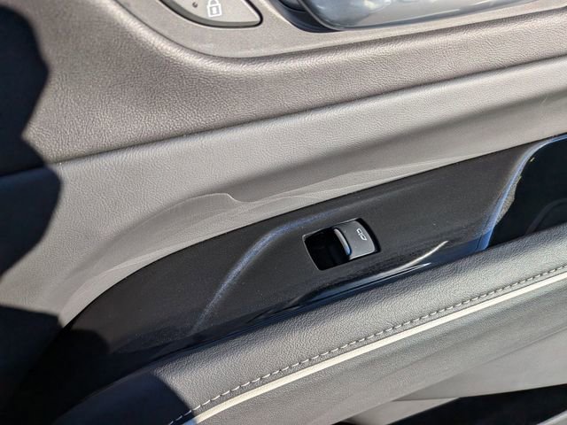 Used 2022 Cadillac Escalade ESV Luxury image 34