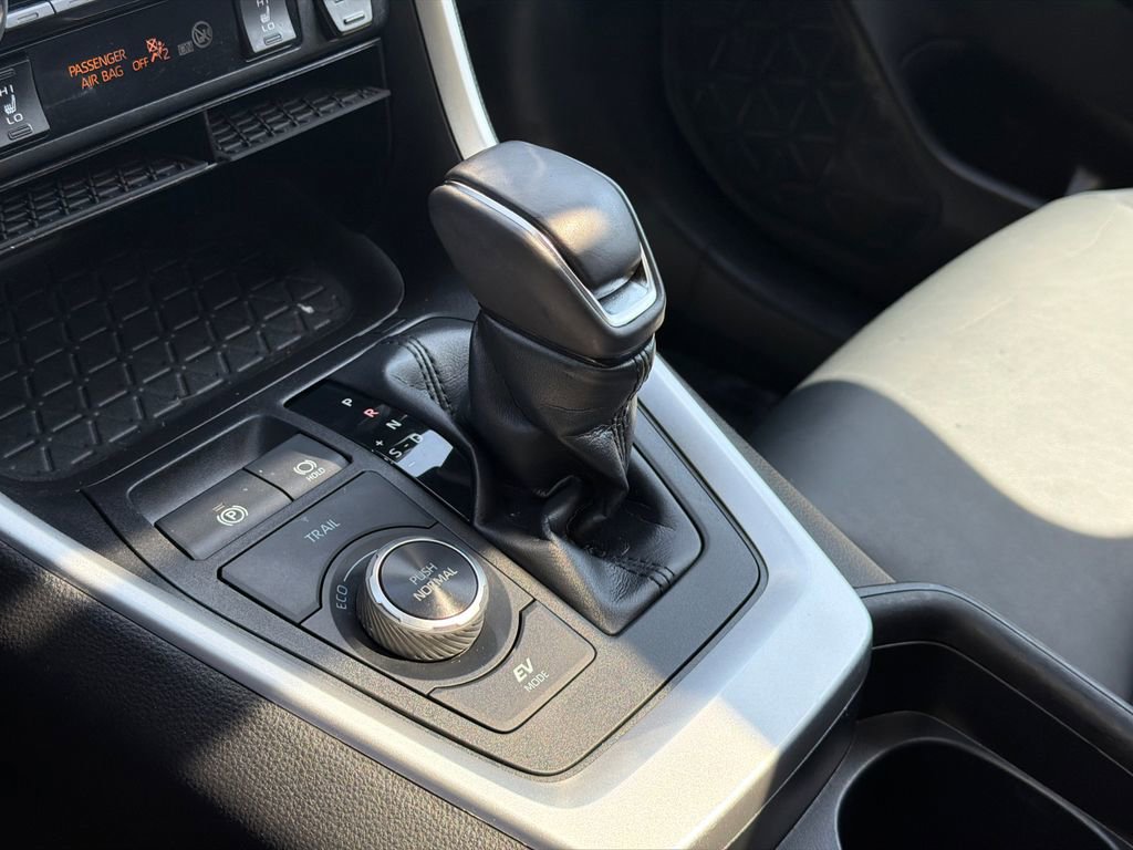 Used 2021 Toyota RAV4 XLE Premium image 31