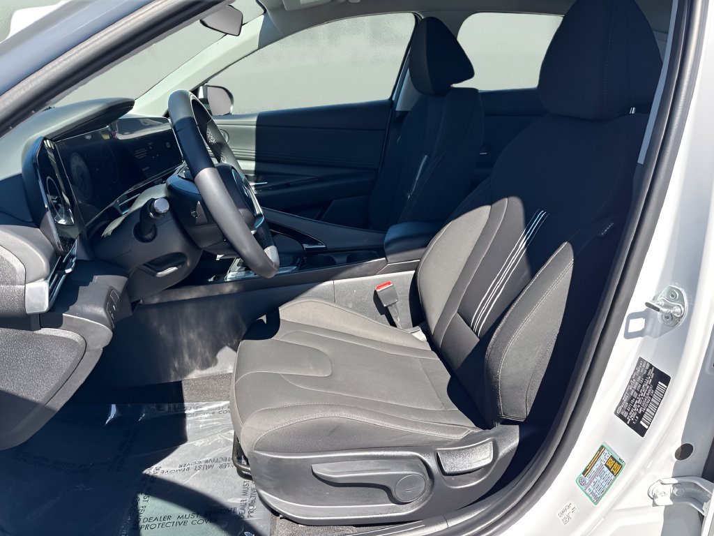 Used 2025 Hyundai Elantra SEL FWD image 9
