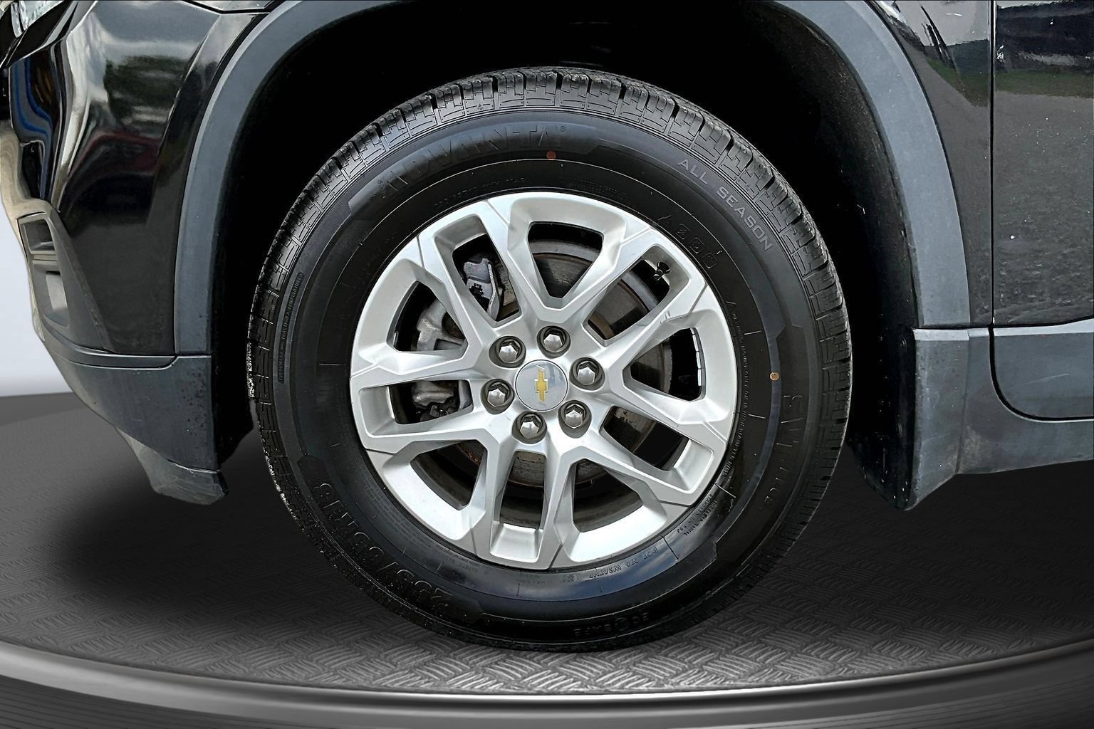 Used 2021 Chevrolet Traverse LS AWD/4WD image 33