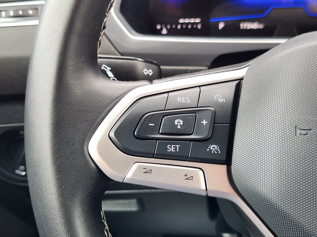 Used 2024 Volkswagen Tiguan SE image 18