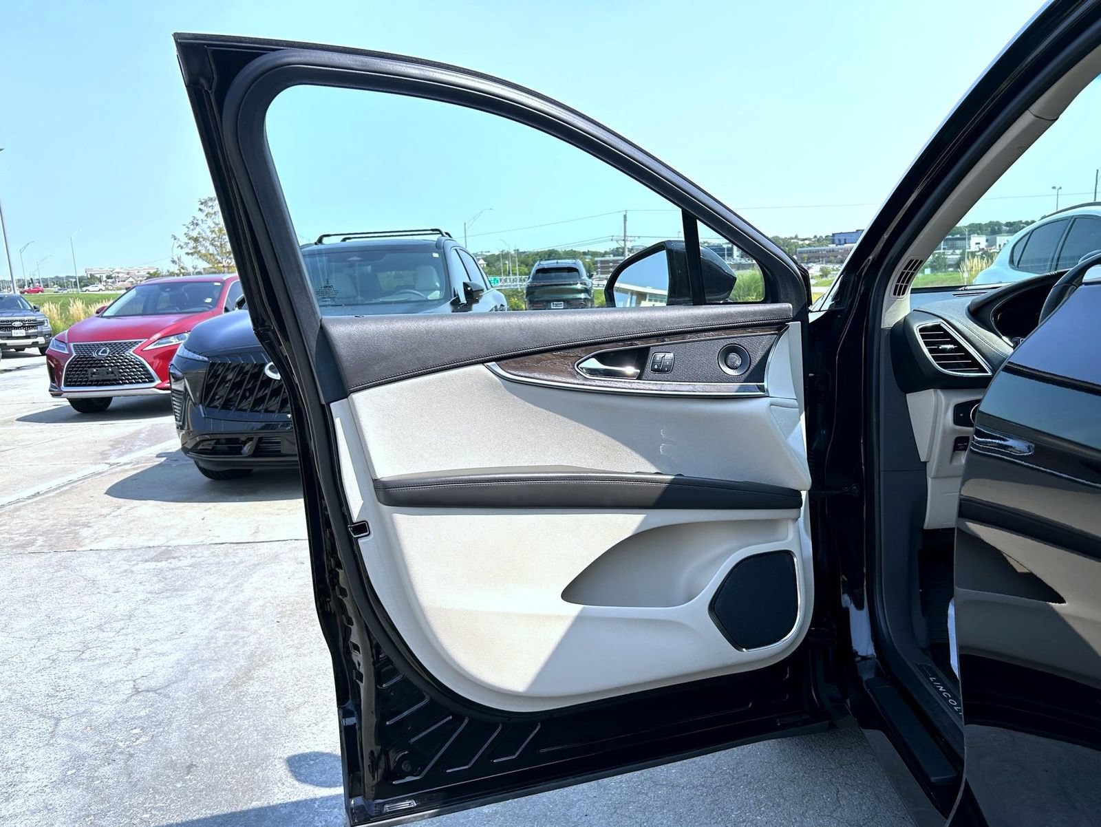 Used 2019 Lincoln Nautilus Reserve AWD/4WD image 9