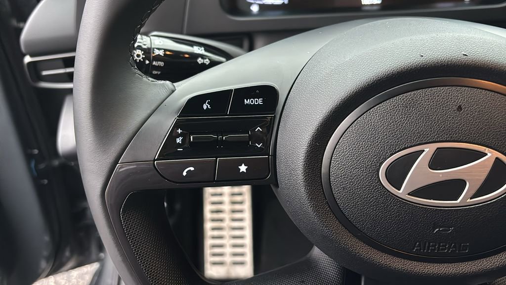 Used 2025 Hyundai Elantra Sport image 17