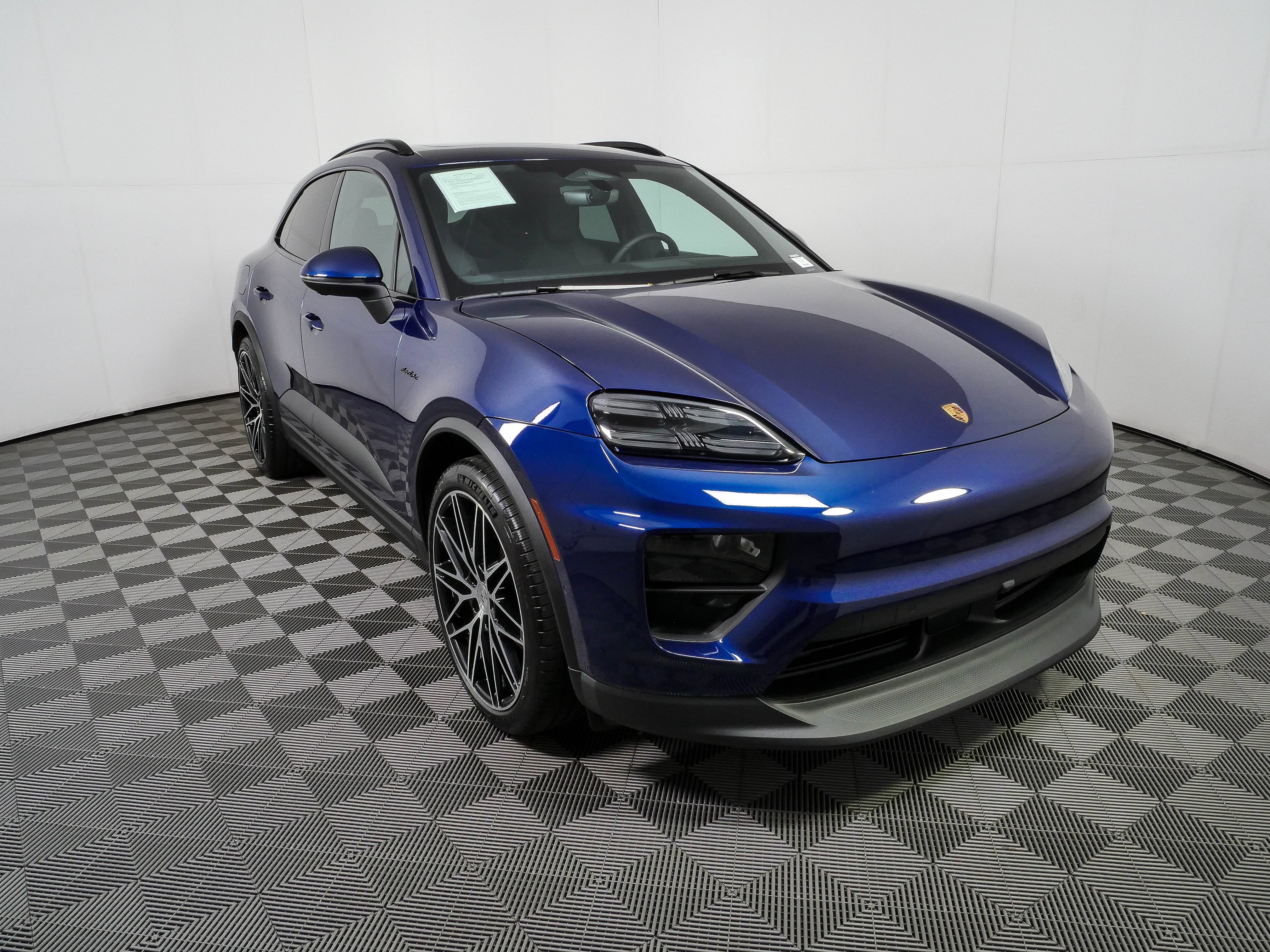 Certified 2025 Porsche Macan Electric RWD image 28