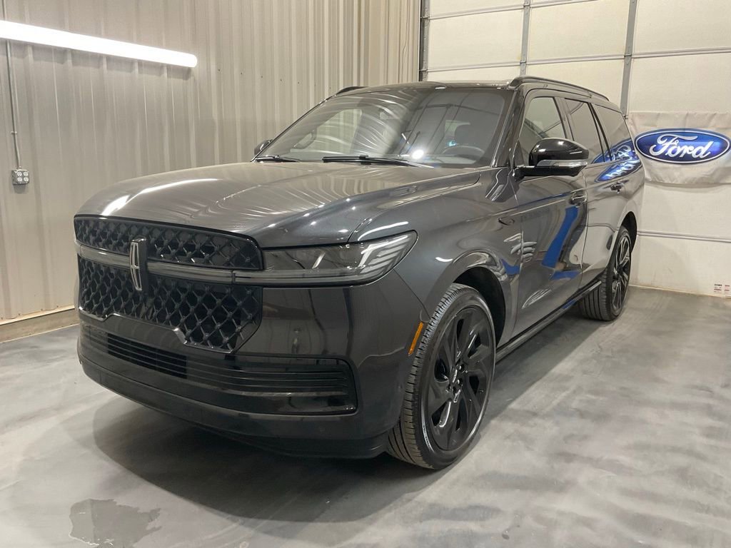 Used 2025 Lincoln Navigator Black Label image 3