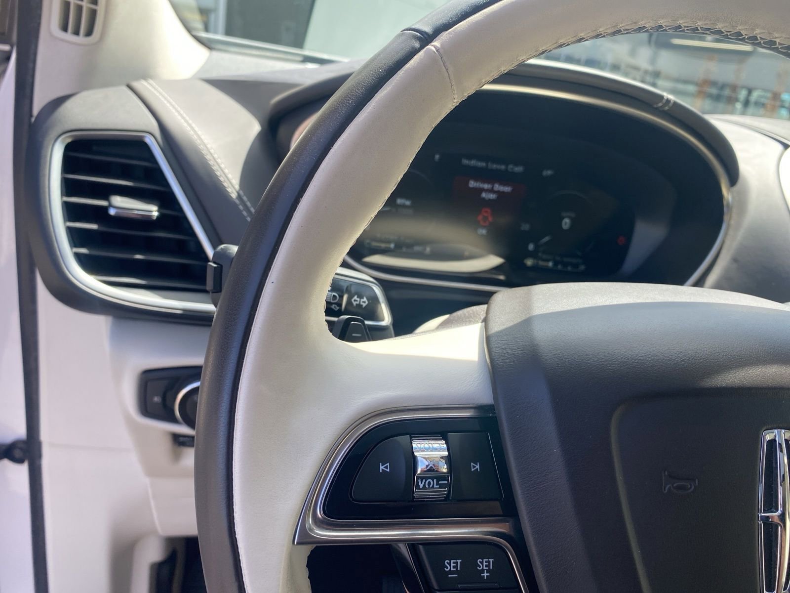 Used 2019 Lincoln Nautilus Black Label w/ Cargo Utility Package image 12