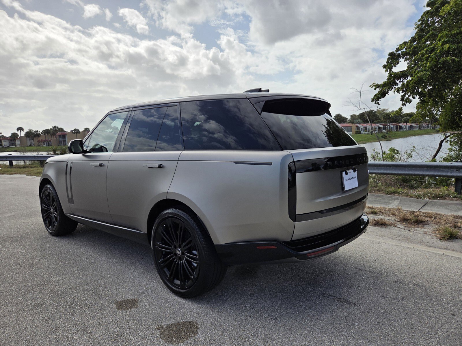 Certified 2023 Land Rover Range Rover SE image 2