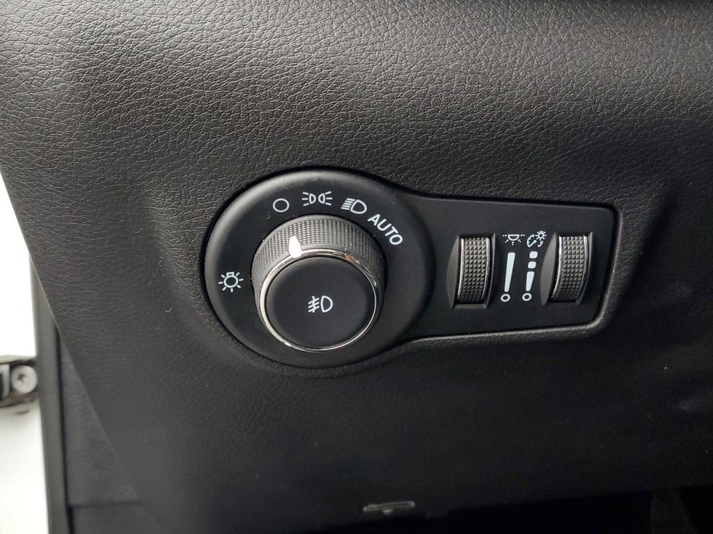 Used 2023 Jeep Compass Latitude image 16