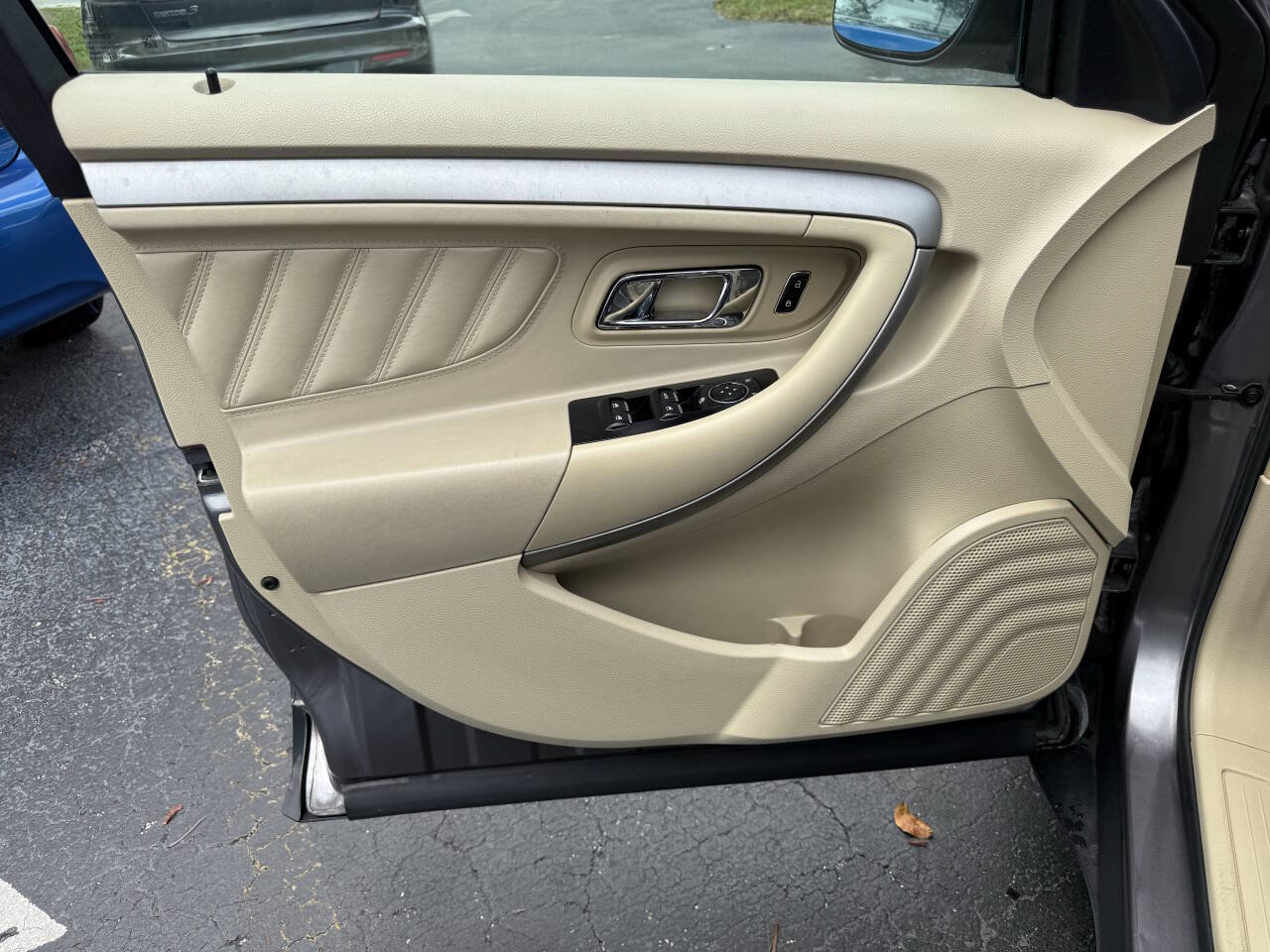 Used 2013 Ford Taurus SE image 17