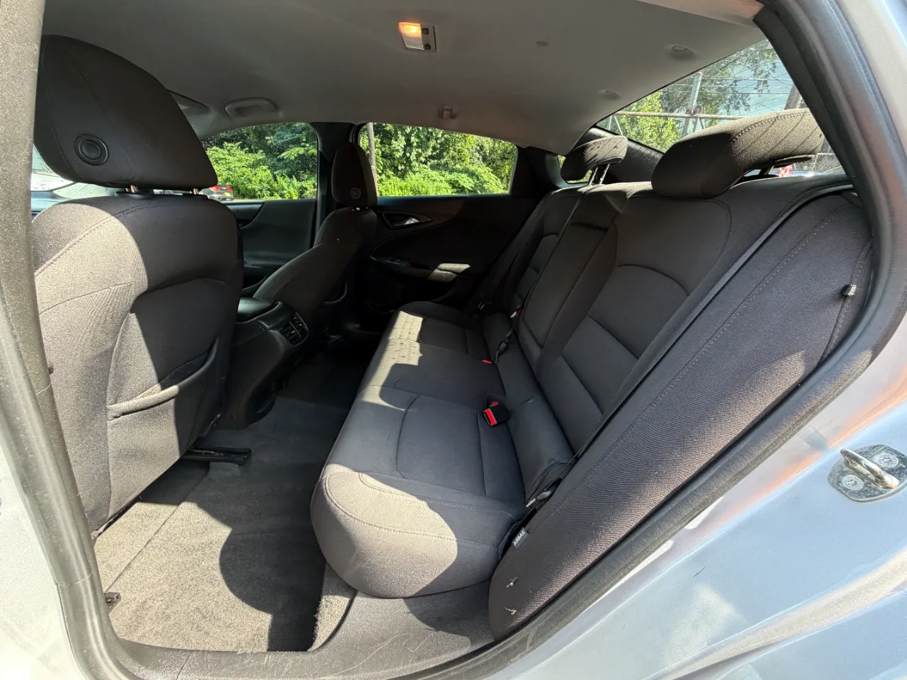 Used 2018 Chevrolet Malibu LT FWD image 28