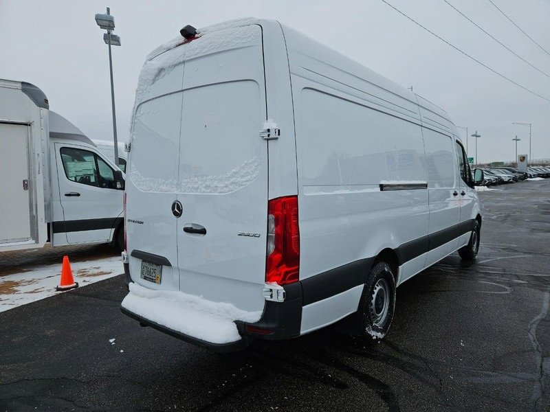 Used 2024 Mercedes-Benz Sprinter 2500 image 4